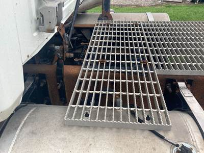 Mack CX Deck Plate / Catwalk