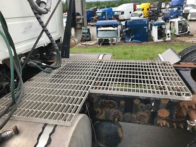 Mack CXN Deck Plate / Catwalk