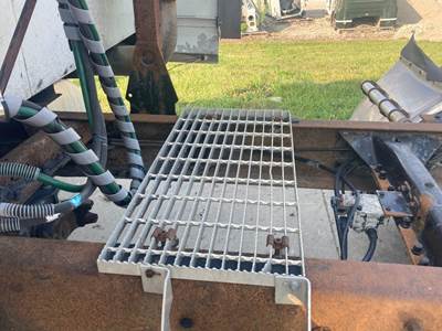 Mack CXN Deck Plate / Catwalk