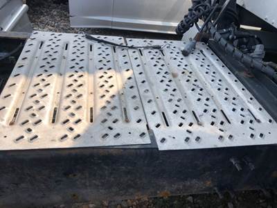 Mack CXU Deck Plate / Catwalk