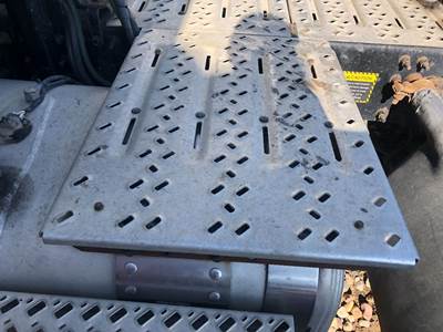 Mack CXU Deck Plate / Catwalk