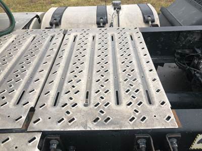 Mack CXU Deck Plate / Catwalk