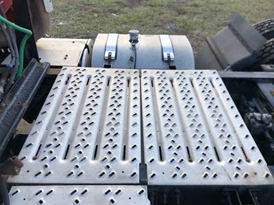 Mack CXU Deck Plate / Catwalk