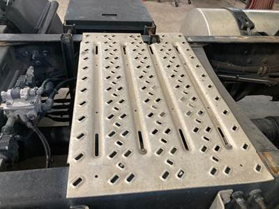 Mack CXU Deck Plate / Catwalk