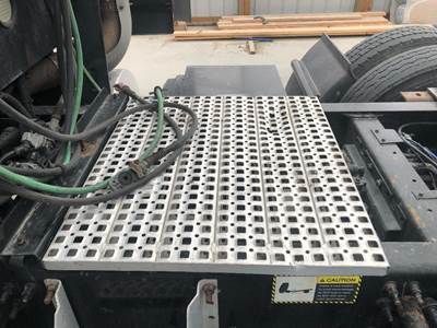 Mack CXU Deck Plate / Catwalk
