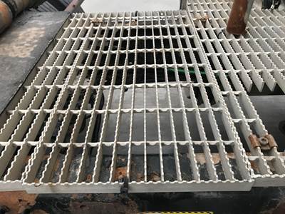 Mack CXU Deck Plate / Catwalk