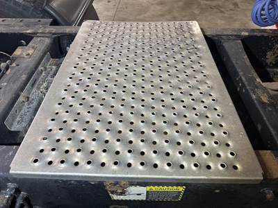 Mack CXU Deck Plate / Catwalk