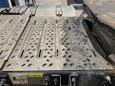 Mack CXU Deck Plate / Catwalk