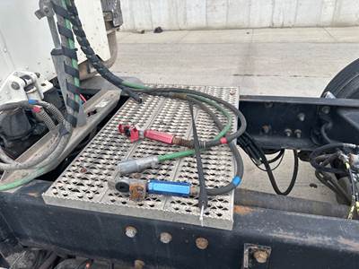 Peterbilt 378 Deck Plate / Catwalk