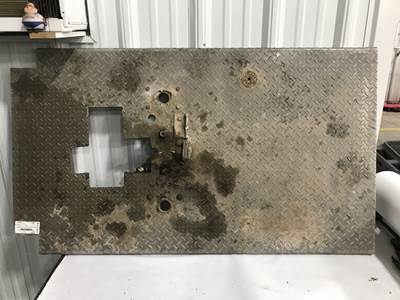 Peterbilt 379 Deck Plate / Catwalk