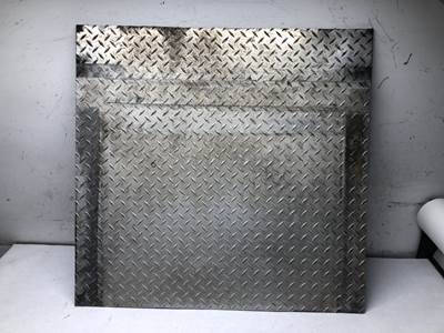 Peterbilt 379 Deck Plate / Catwalk