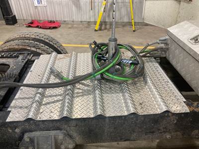 Peterbilt 379 Deck Plate / Catwalk