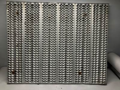 Peterbilt 386 Deck Plate / Catwalk