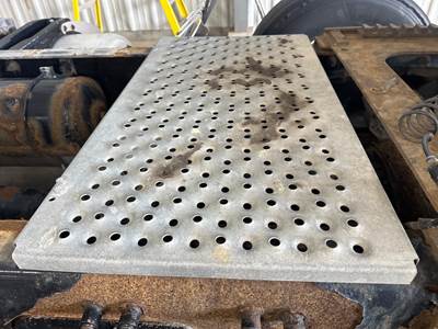 Peterbilt 386 Deck Plate / Catwalk
