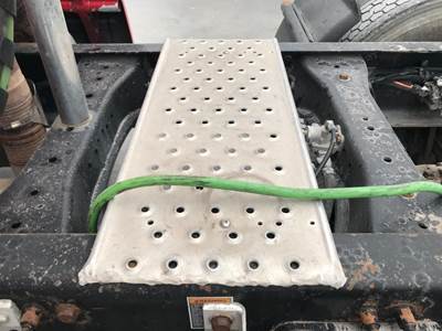 Peterbilt 387 Deck Plate / Catwalk