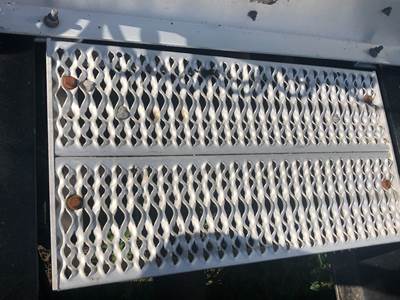 Peterbilt 579 Deck Plate / Catwalk