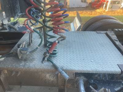 Peterbilt 579 Deck Plate / Catwalk