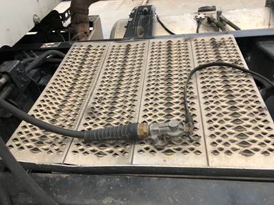 Peterbilt 579 Deck Plate / Catwalk