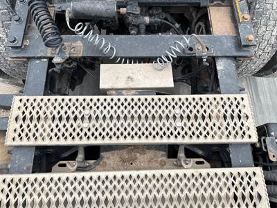 Peterbilt 579 Deck Plate / Catwalk