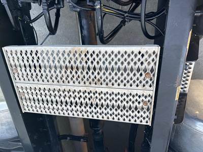 Peterbilt 579 Deck Plate / Catwalk