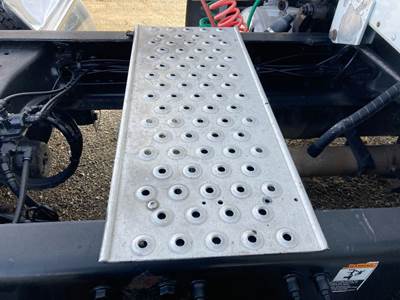 Peterbilt 587 Deck Plate / Catwalk