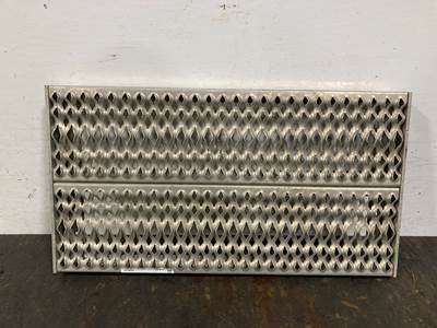 Peterbilt 587 Deck Plate / Catwalk