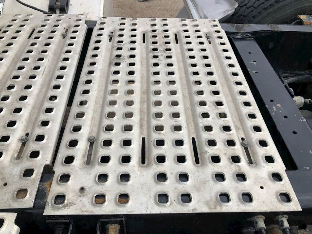 2017 Volvo VNL Deck Plate / Catwalk For Sale Des Moines, IA 24950587