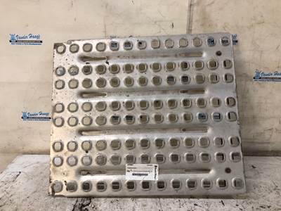 Volvo VNL Deck Plate / Catwalk