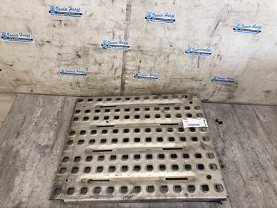 Volvo VNL Deck Plate / Catwalk