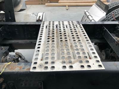 Volvo VNL Deck Plate / Catwalk