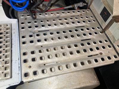 Volvo VNL Deck Plate / Catwalk