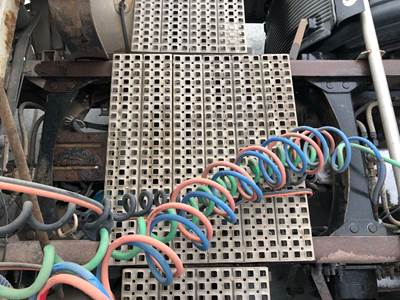 Volvo VNL Deck Plate / Catwalk