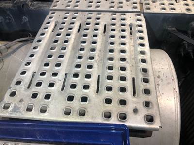 Volvo VNL Deck Plate / Catwalk