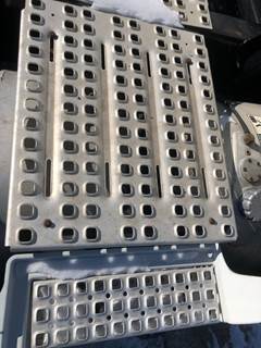 Volvo VNL Deck Plate / Catwalk