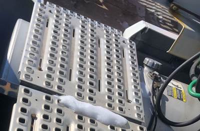 Volvo VNL Deck Plate / Catwalk