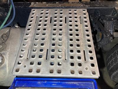 Volvo VNL Deck Plate / Catwalk