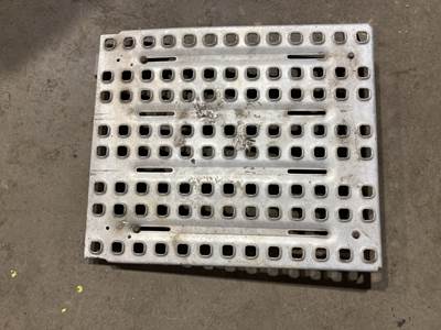 Volvo VNL Deck Plate / Catwalk