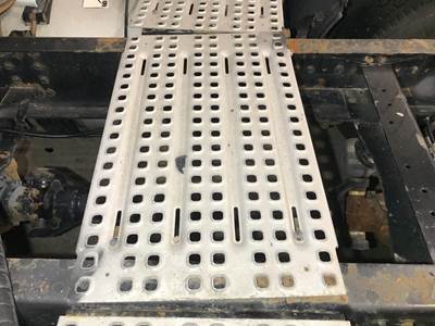 Volvo VNL Deck Plate / Catwalk