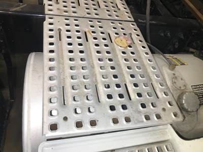 Volvo VNL Deck Plate / Catwalk