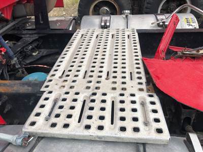 Volvo VNL Deck Plate / Catwalk