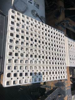 Volvo VNL Deck Plate / Catwalk