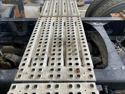 Volvo VNL Deck Plate / Catwalk