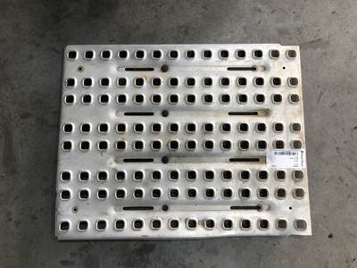 Volvo VNL Deck Plate / Catwalk