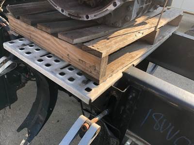 Volvo VNL Deck Plate / Catwalk