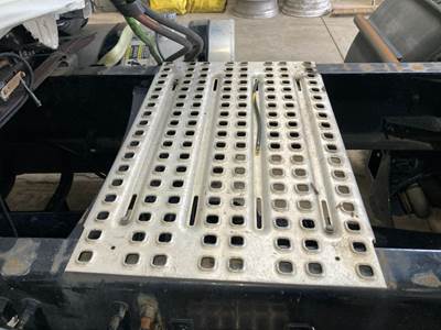Volvo VNL Deck Plate / Catwalk