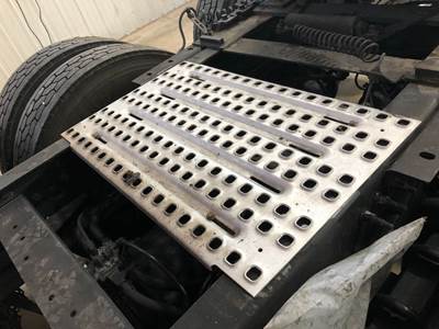 Volvo VNL Deck Plate / Catwalk