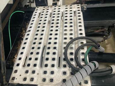 Volvo VNL Deck Plate / Catwalk