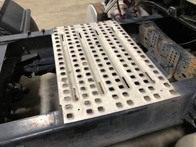 Volvo VNL Deck Plate / Catwalk