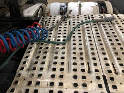 Volvo VNL Deck Plate / Catwalk