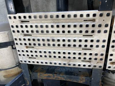 Volvo VNL Deck Plate / Catwalk